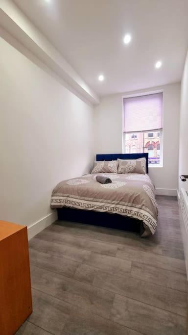 2 Bed Cosy Flat Close To Bus & Tube Station London Bagian luar foto