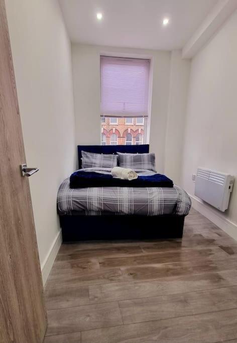 2 Bed Cosy Flat Close To Bus & Tube Station London Bagian luar foto