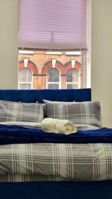 2 Bed Cosy Flat Close To Bus & Tube Station London Bagian luar foto